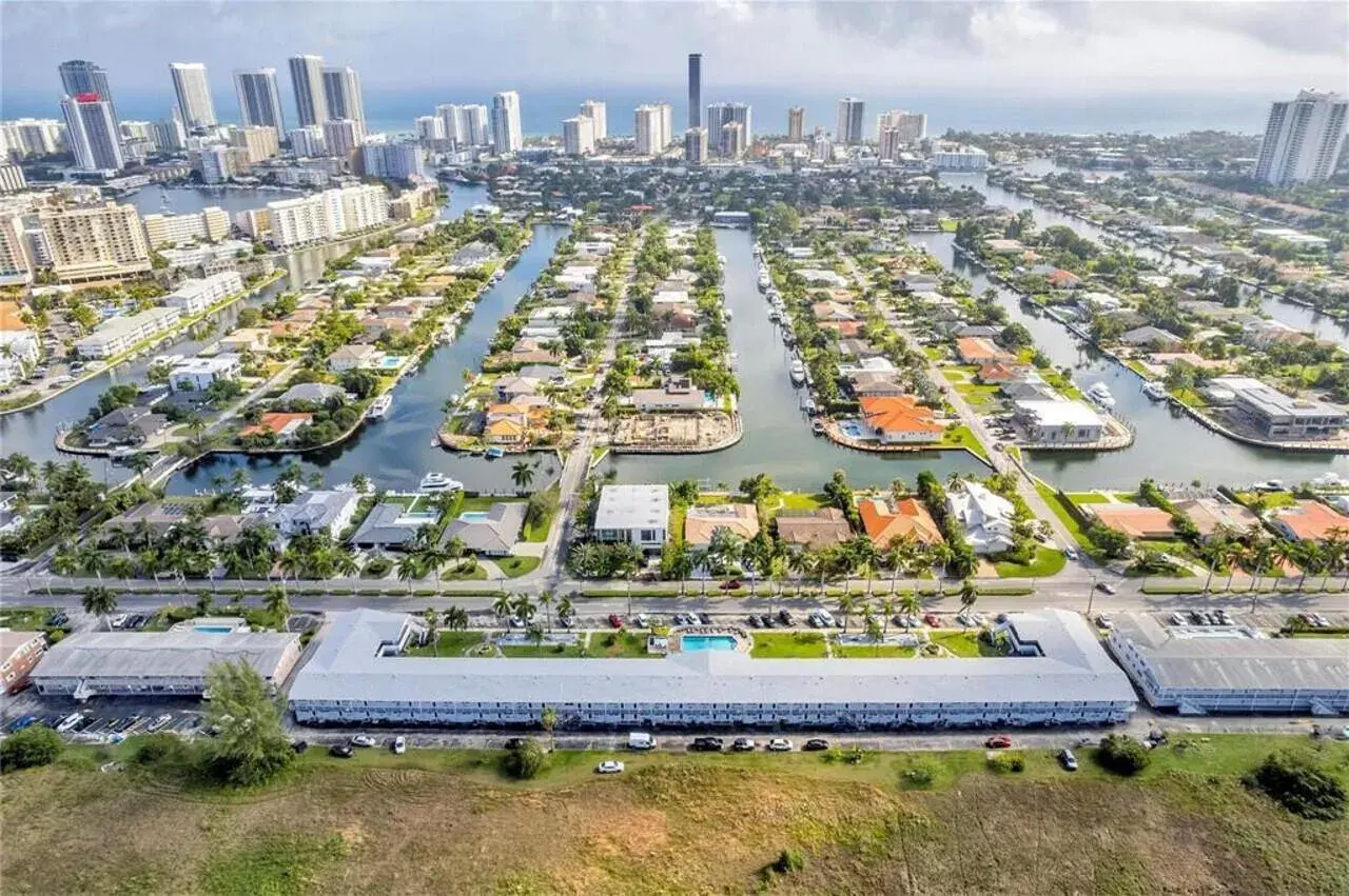 600 LAYNE Boulevard # 211, Hallandale Beach FL 33009