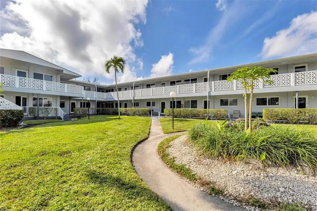 600 LAYNE Boulevard # 211, Hallandale Beach FL 33009
