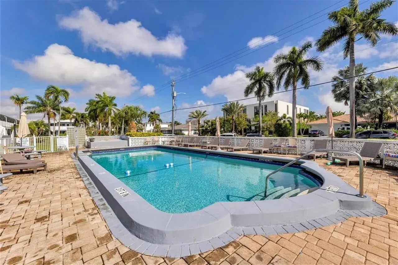 600 LAYNE Boulevard # 211, Hallandale Beach FL 33009