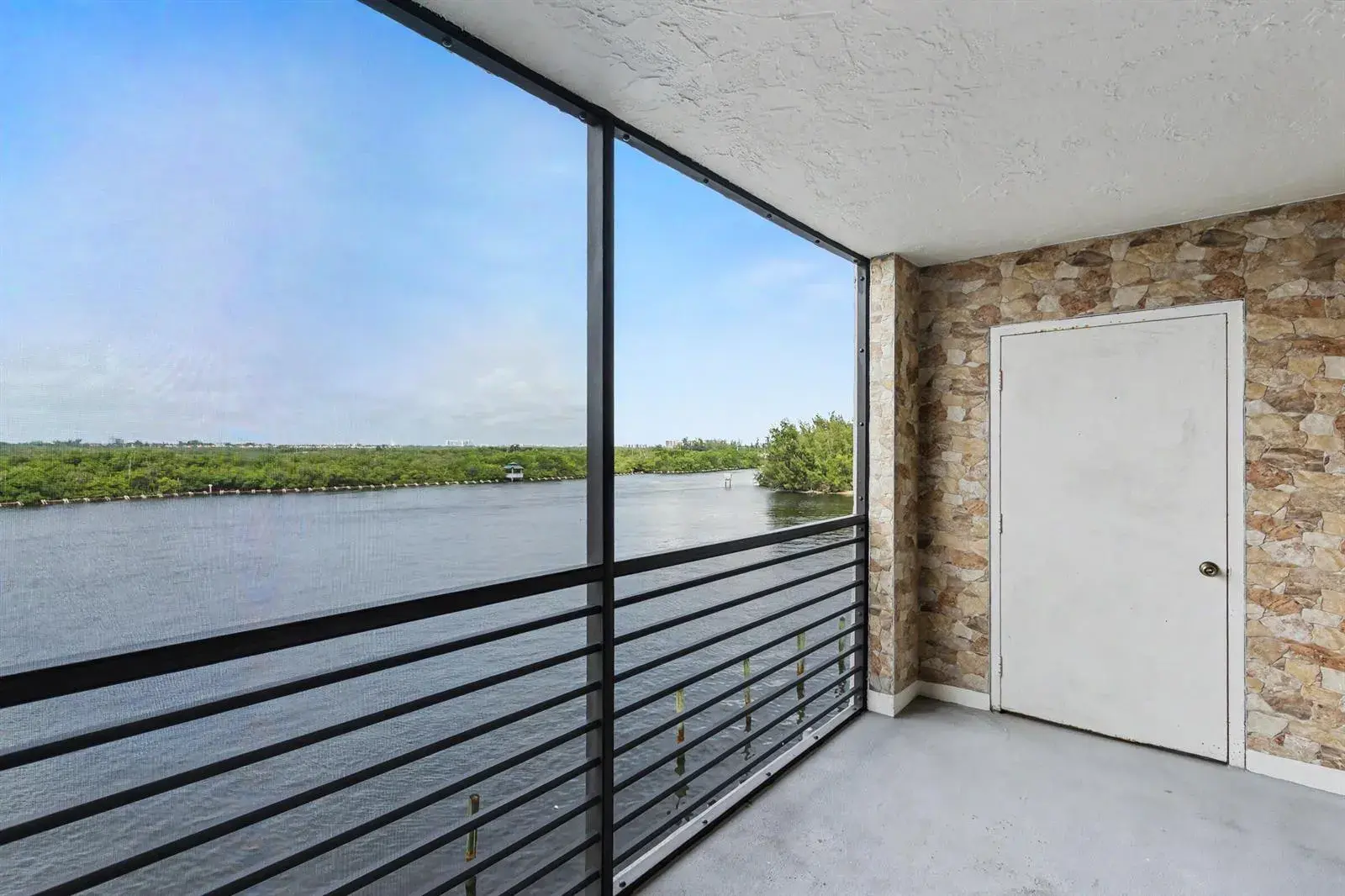 3200 N OCEAN Drive # 402, Hollywood FL 33019