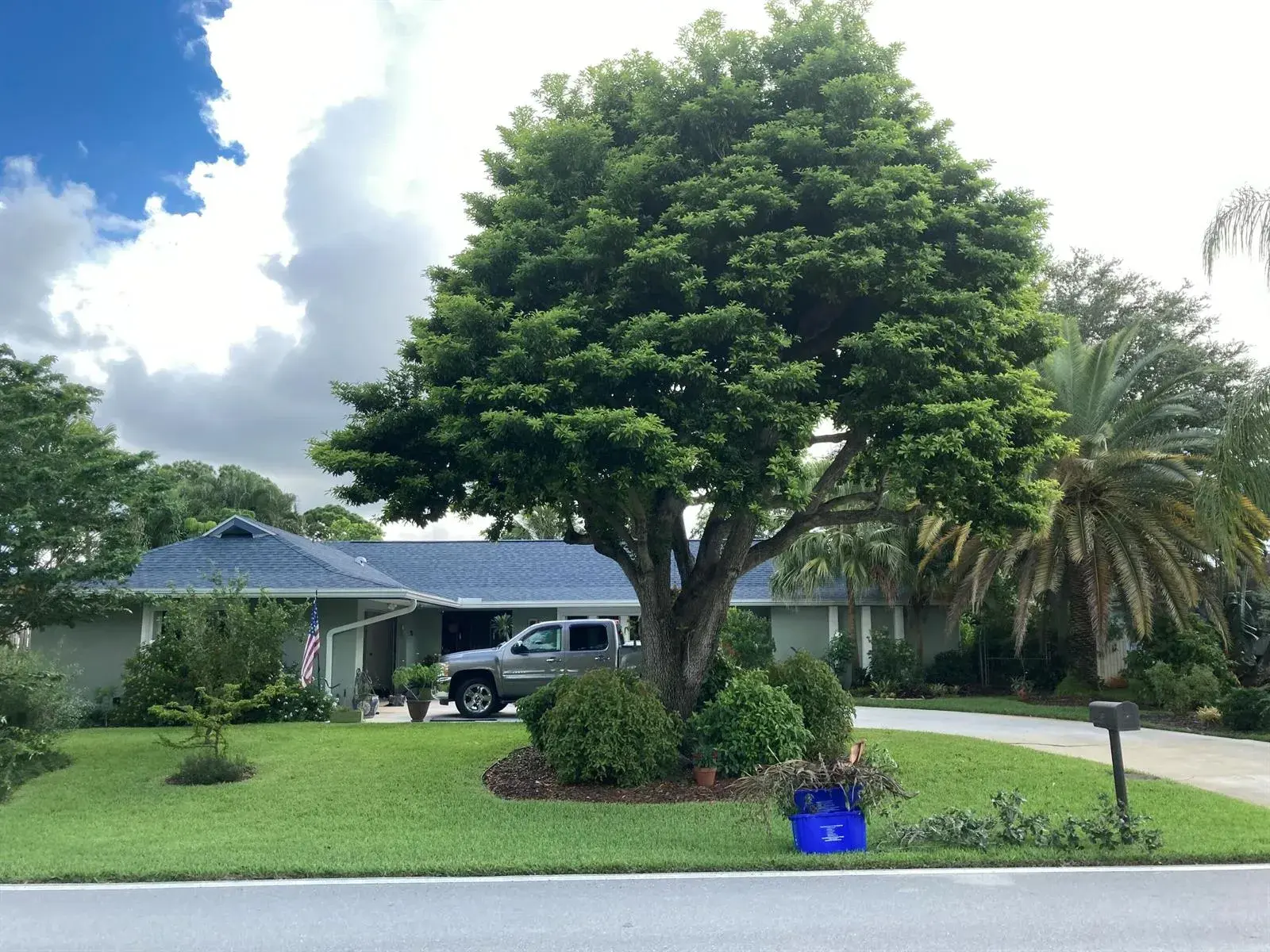 9714 HONEYSUCKLE Avenue, Palm Beach Gardens FL 33410