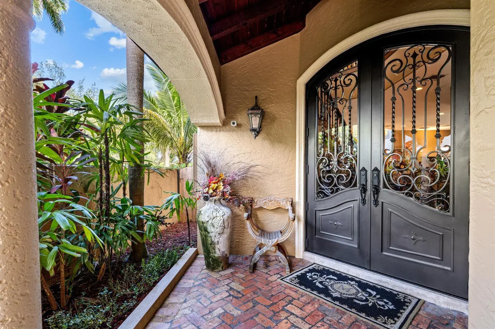 818 S LAKESIDE Drive, FL 33460