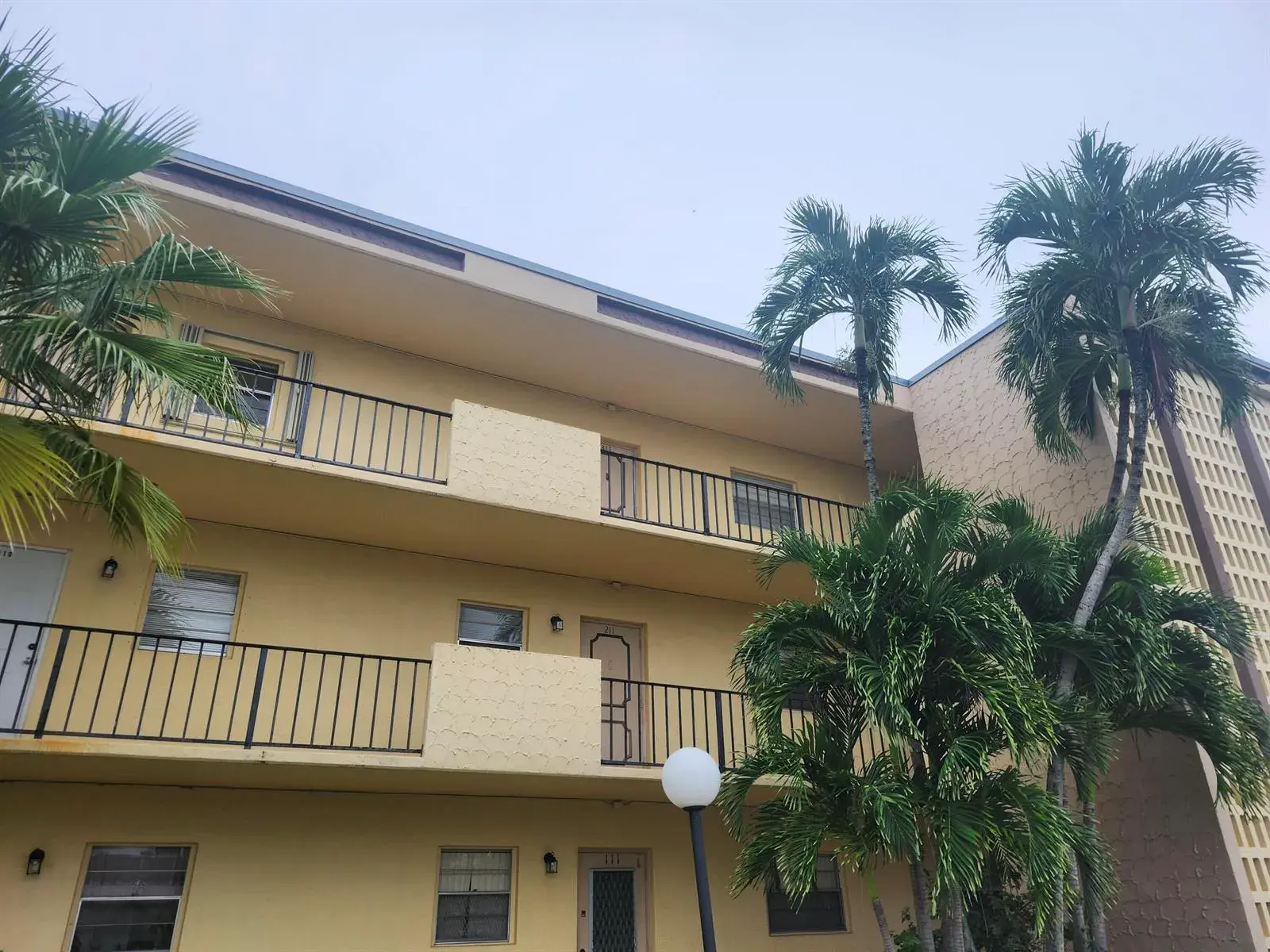 351 Cambridge Road # 311, Hollywood FL 33024