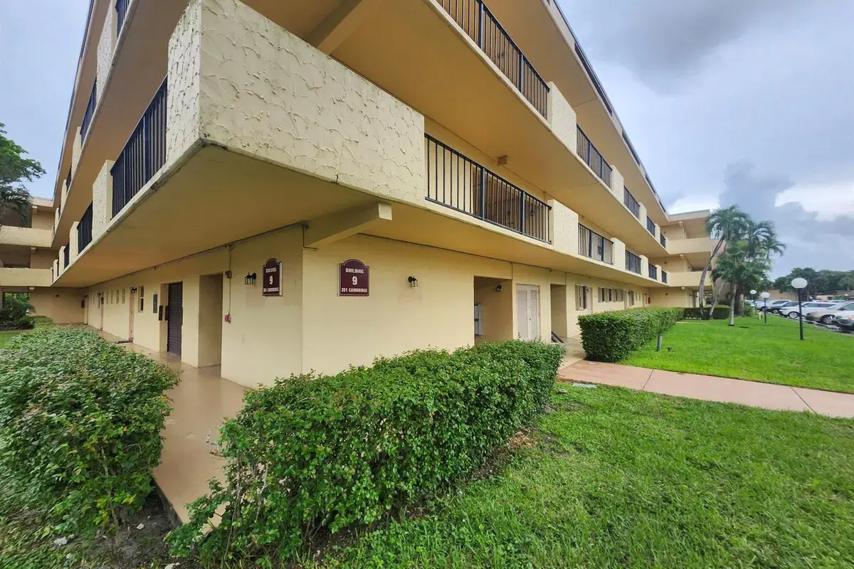 351 Cambridge Road # 311, Hollywood FL 33024