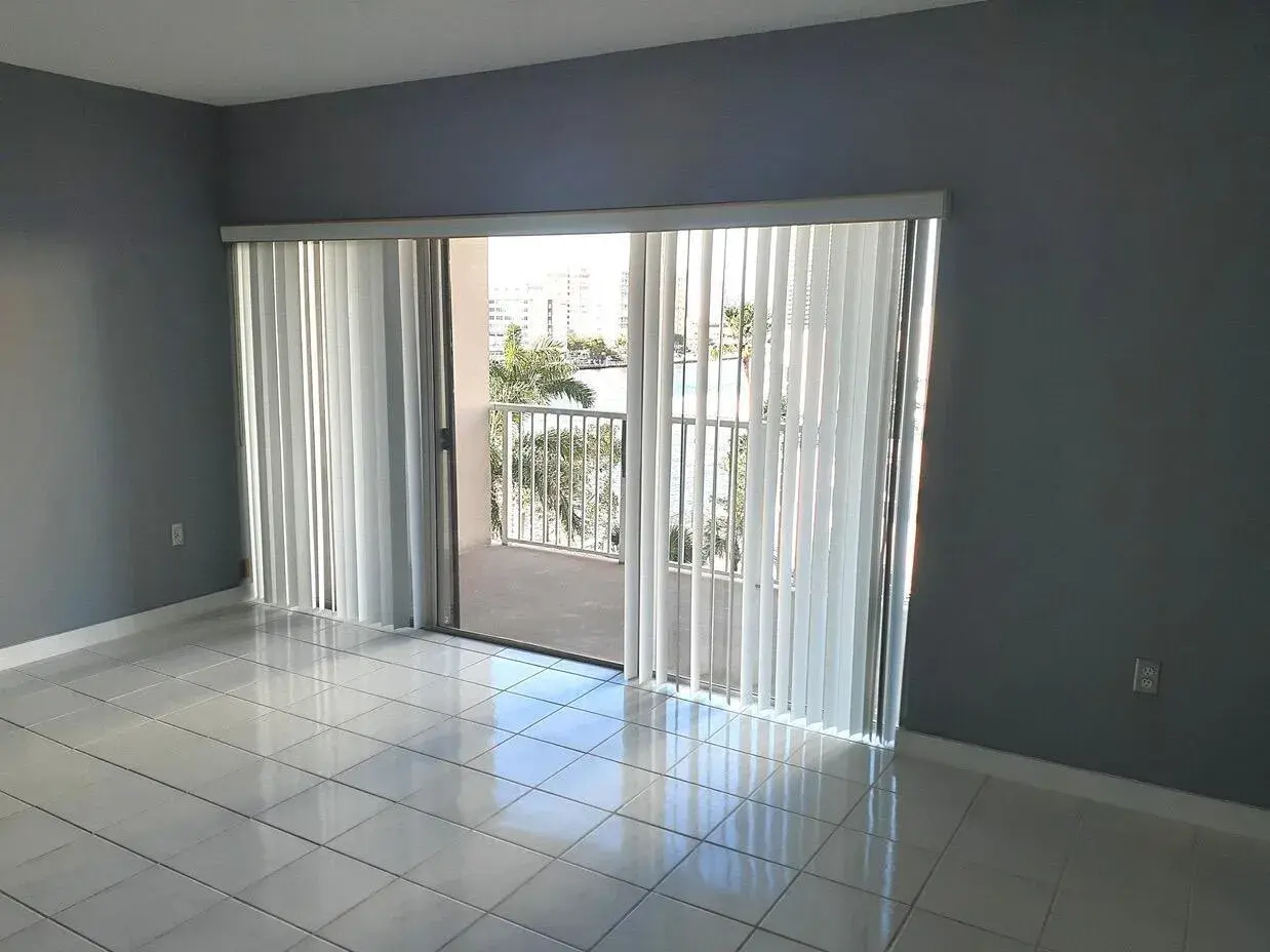 1965 S OCEAN Drive # 4H, Hallandale Beach FL 33009