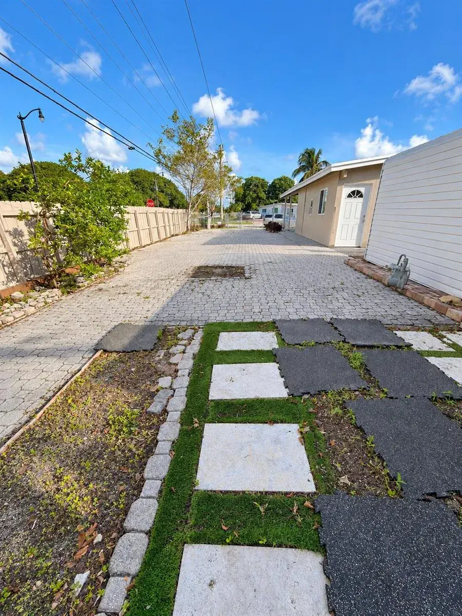 1500 NE 42ND Court, Pompano Beach FL 33064