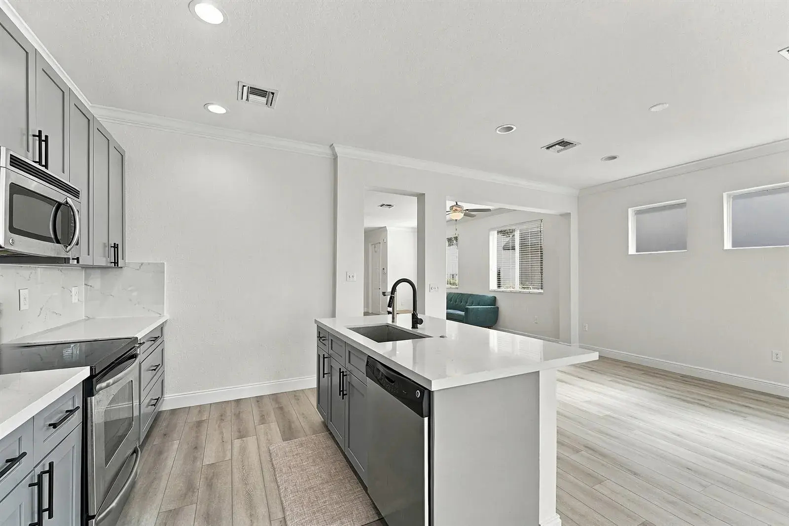 712 SE 2nd Street, Pompano Beach FL 33060