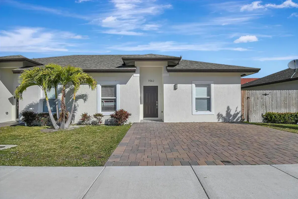 1562 W 26th Court, Riviera Beach FL 33404