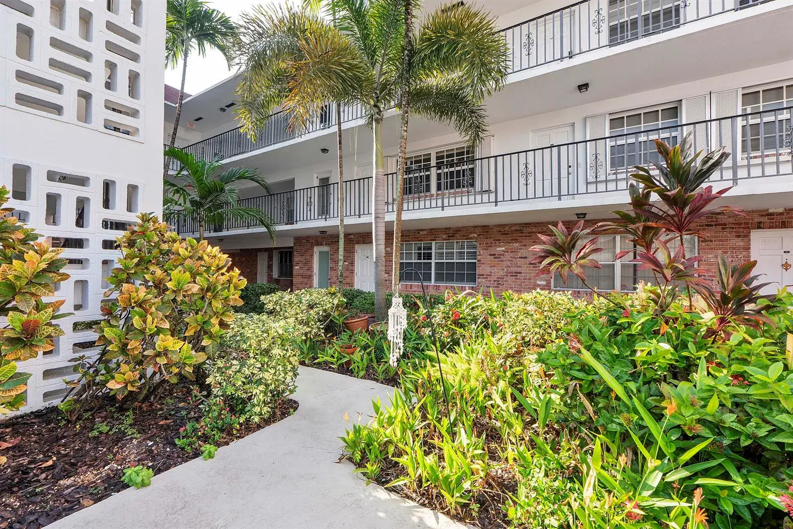 2424 NE 9th Street # 305, Fort Lauderdale FL 33304