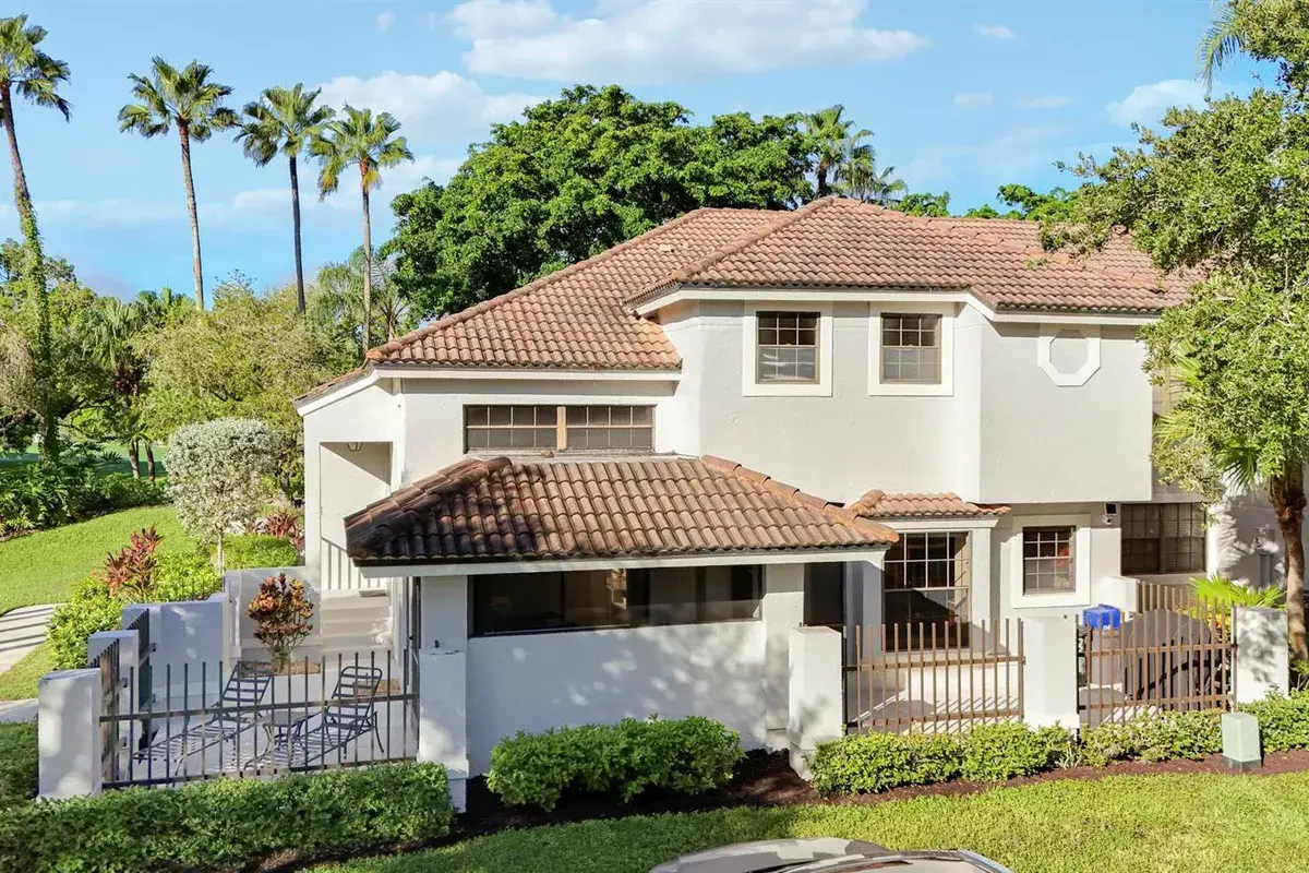 587 Prestwick Circle # 2, Palm Beach Gardens FL 33418