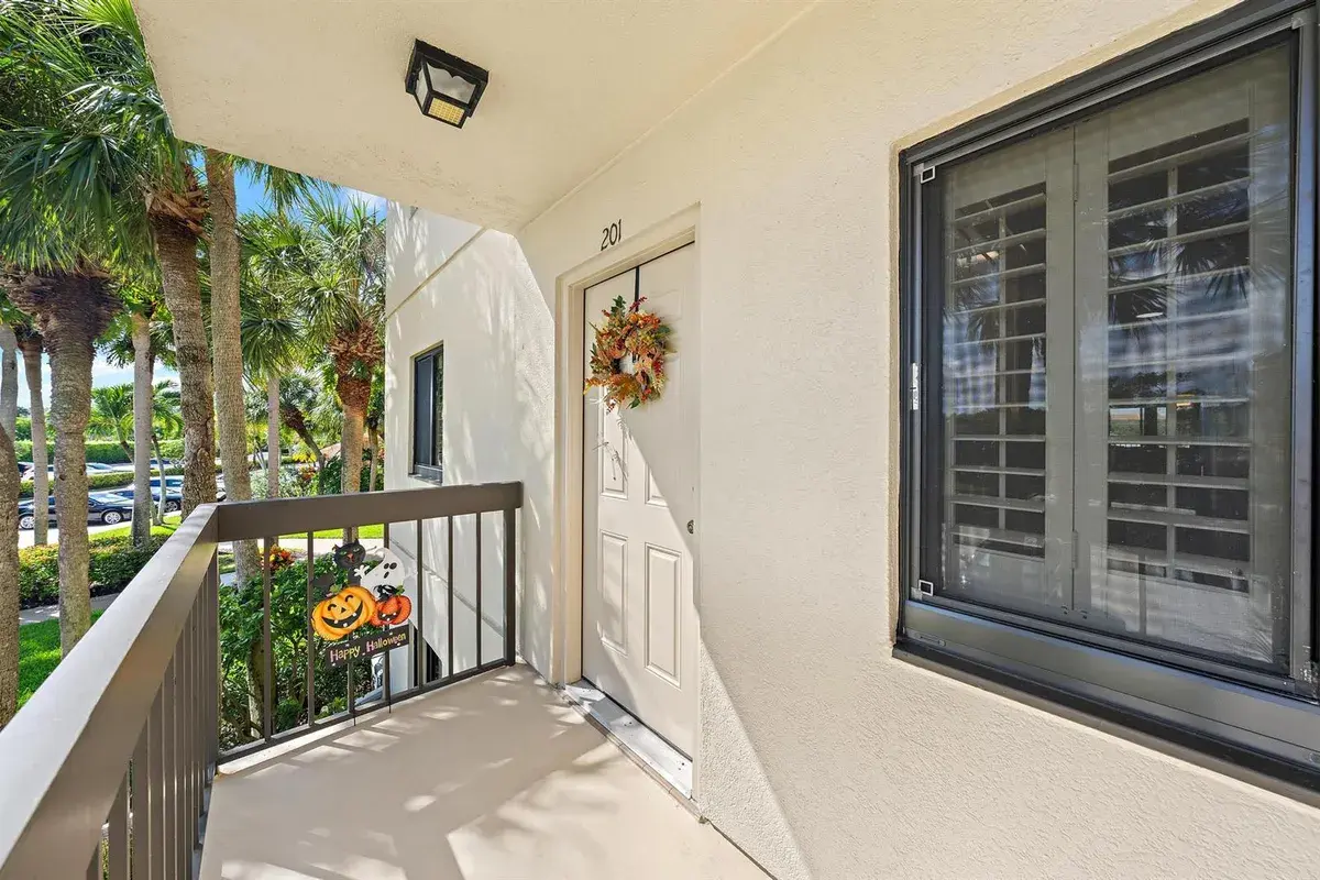 601 SEAFARER Circle # 201, Jupiter FL 33477