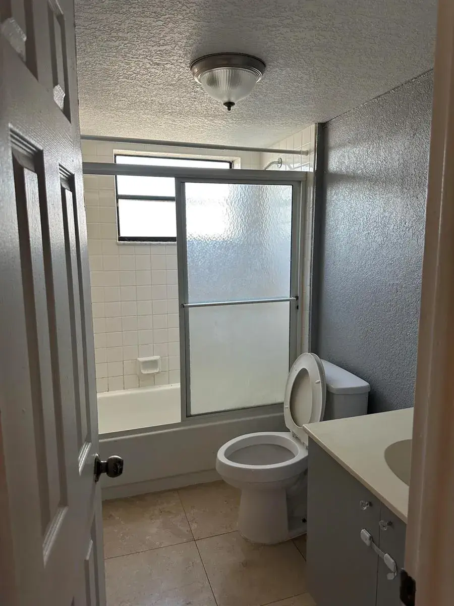 8020 HAMPTON Boulevard # 410, North Lauderdale FL 33068