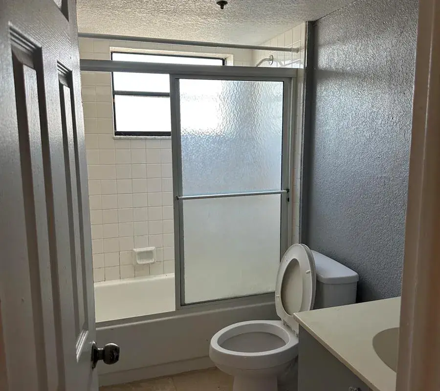 8020 HAMPTON Boulevard # 410, North Lauderdale FL 33068