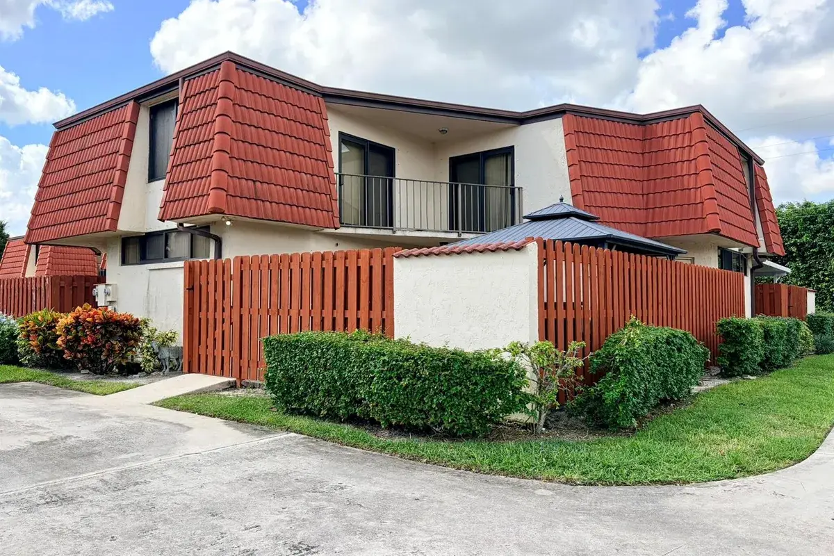 3870 VICTORIA Drive, West Palm Beach FL 33406