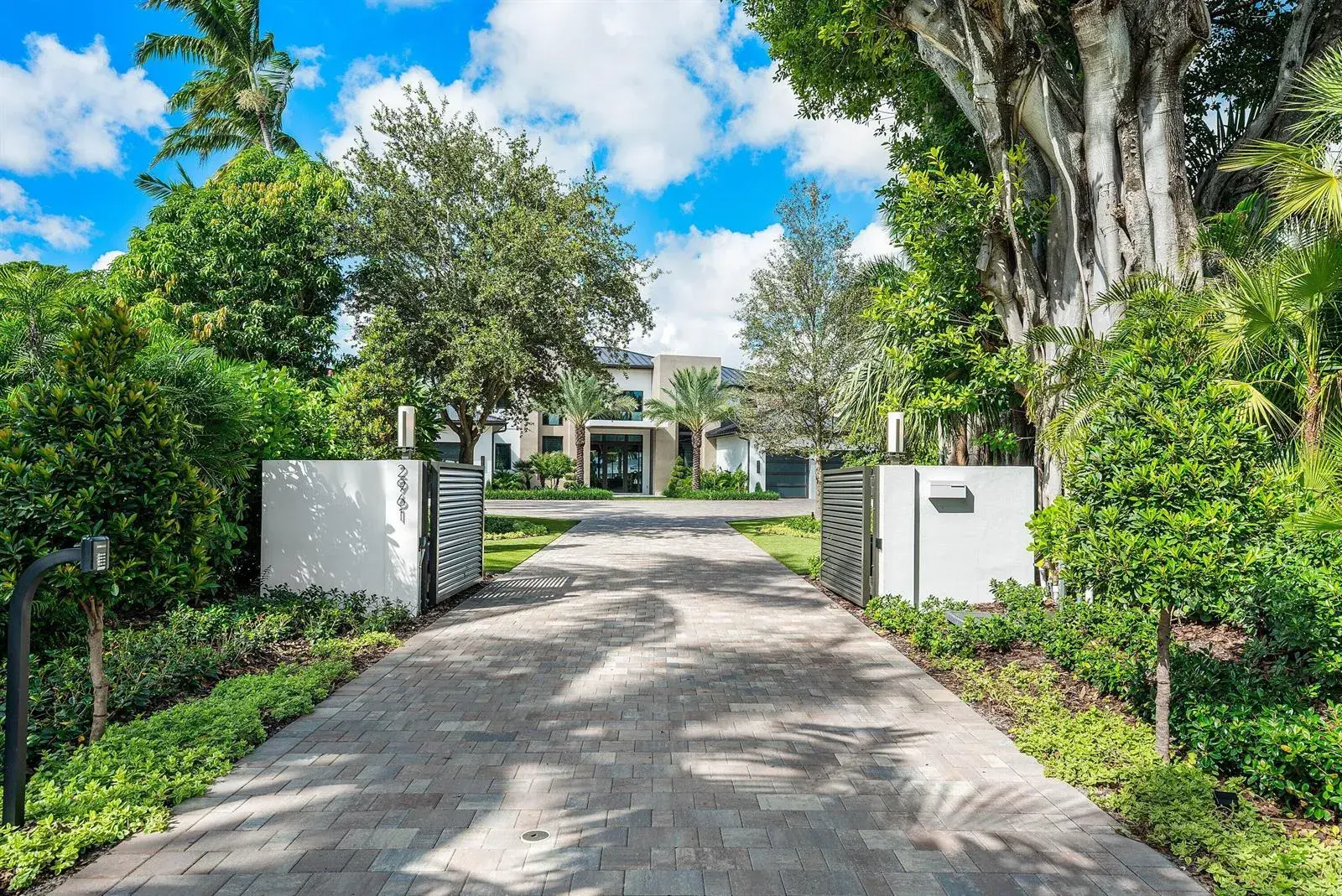 2961 NE 27TH Avenue, Lighthouse Point FL 33064