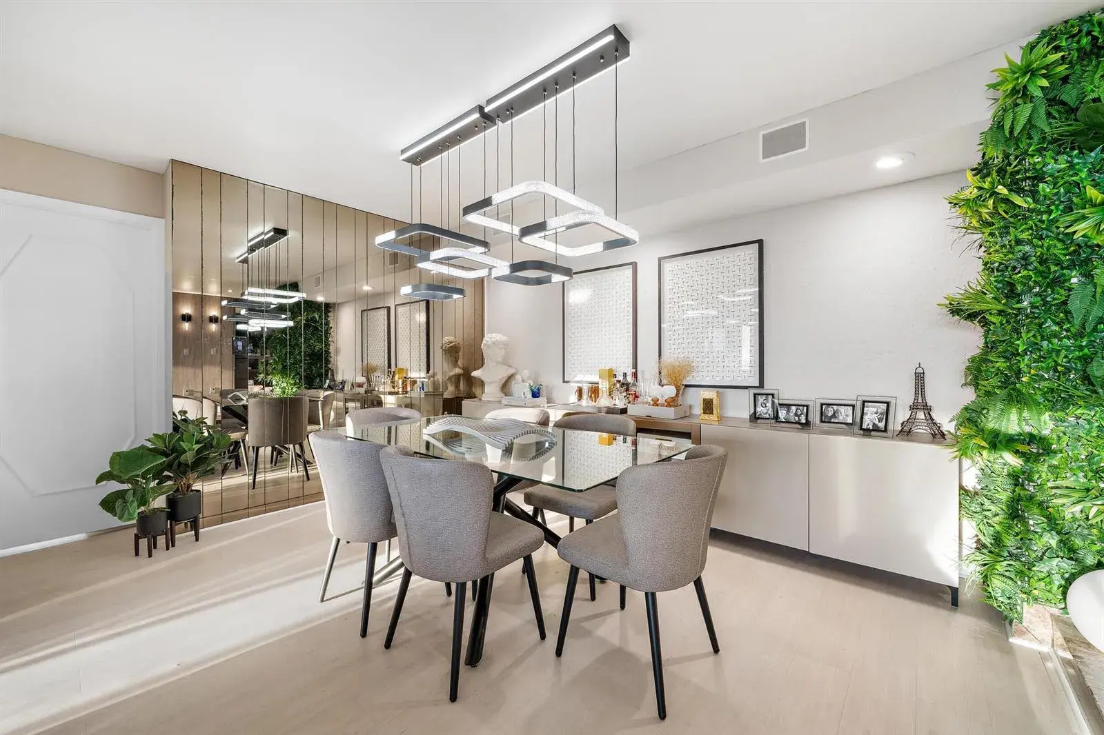 1900 Consulate Place # 1205, West Palm Beach FL 33401