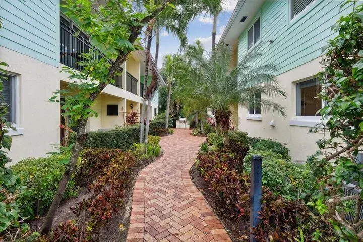 49 SE 7TH Avenue, Delray Beach FL 33483