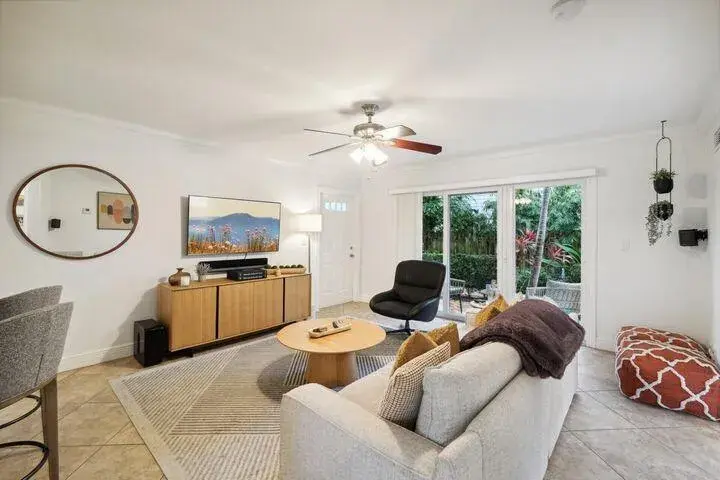 49 SE 7TH Avenue, Delray Beach FL 33483