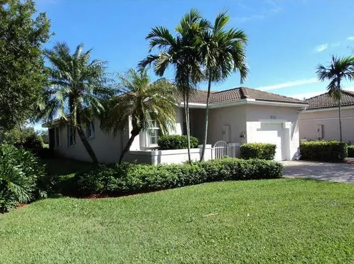 2451 ARAGON Boulevard # 1, Sunrise FL 33322