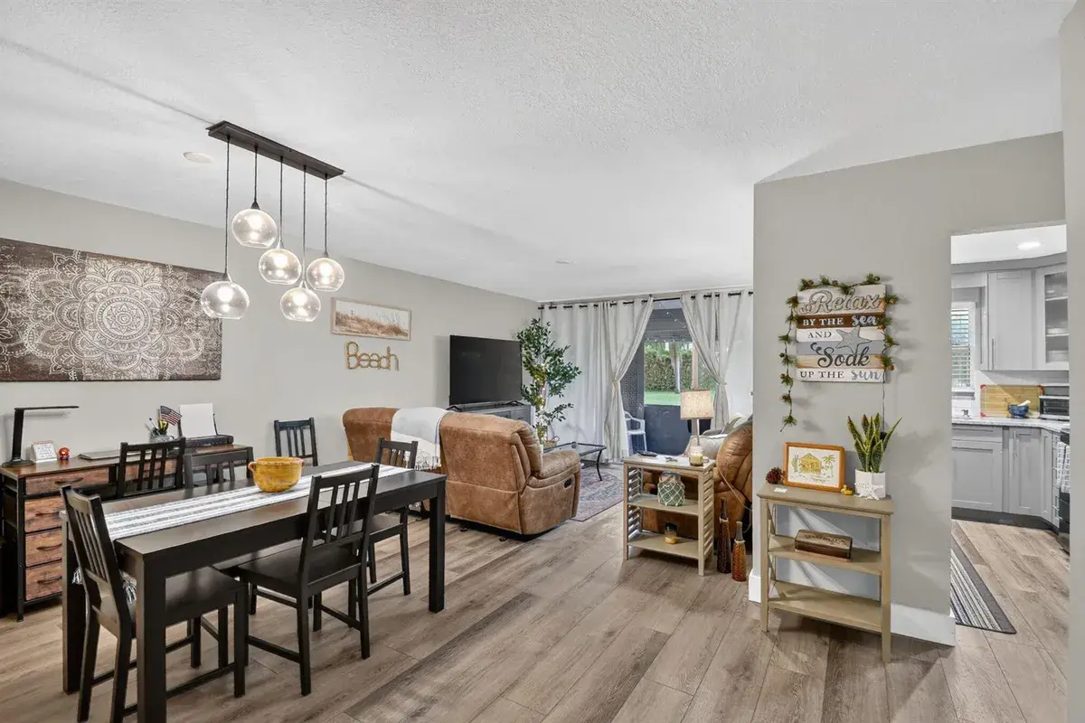 500 DAVIS Road # 25, Palm Springs FL 33461