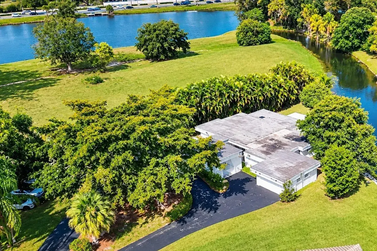 5707 WHITE HICKORY Circle, Tamarac FL 33319