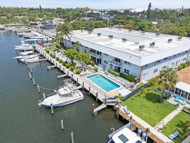 2400 NE 16TH Street # 212, Pompano Beach FL 33062