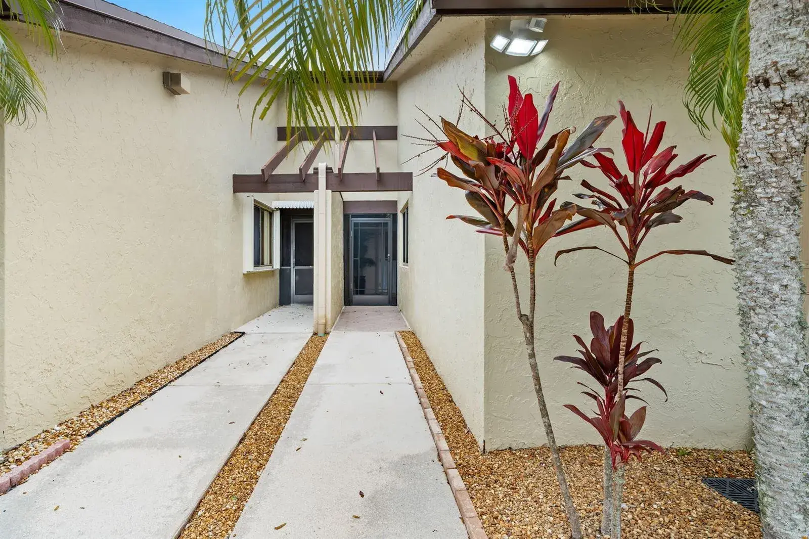 137 MEANDER Circle, Royal Palm Beach FL 33411