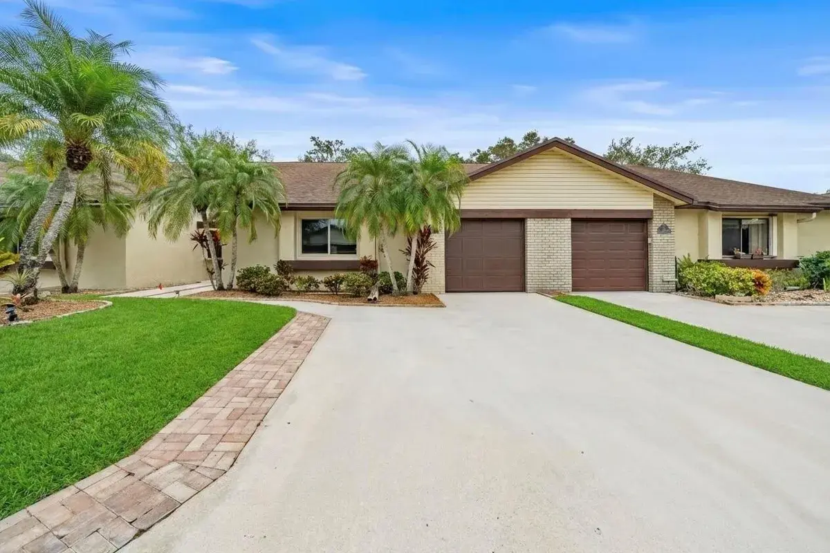 137 MEANDER Circle, Royal Palm Beach FL 33411