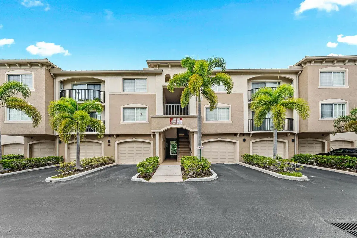 200 Crestwood Court N # 211, Royal Palm Beach FL 33411