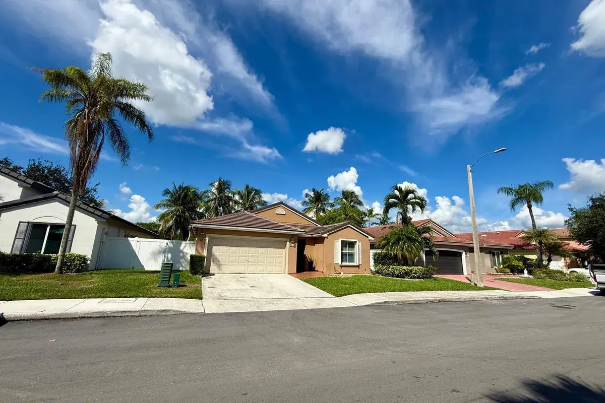 870 NW 166TH Avenue, Pembroke Pines FL 33028