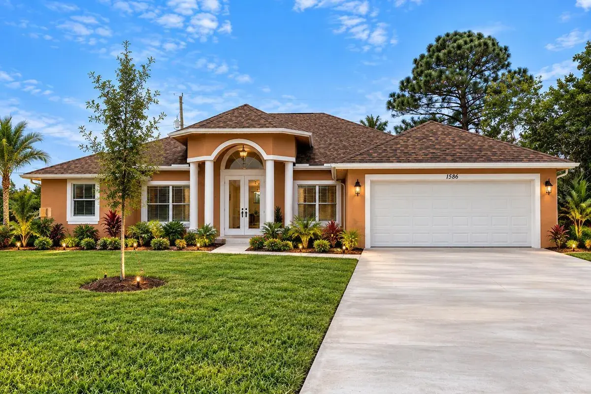 1586 SW CALMAR Avenue, Port St. Lucie FL 34953