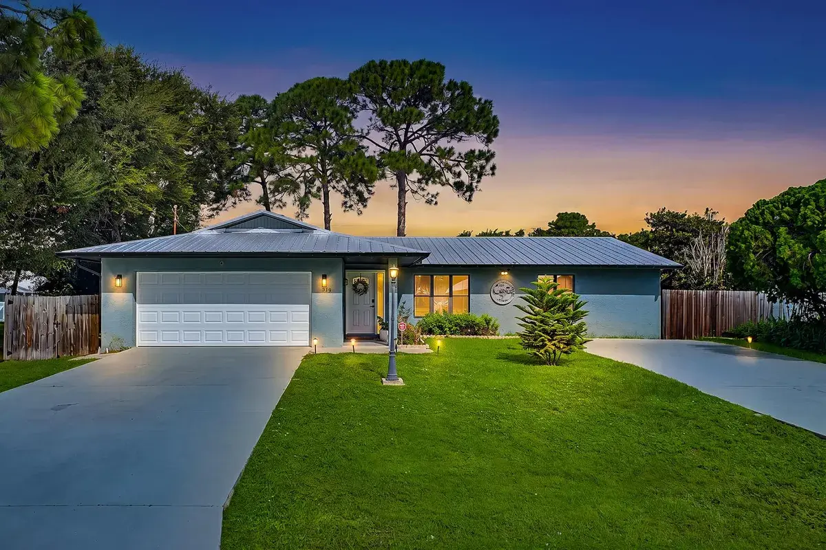 379 SE HUSTED Terrace, Port St. Lucie FL 34983