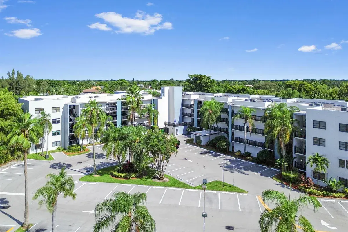 1021 Mockingbird Lane # 415, Plantation FL 33324