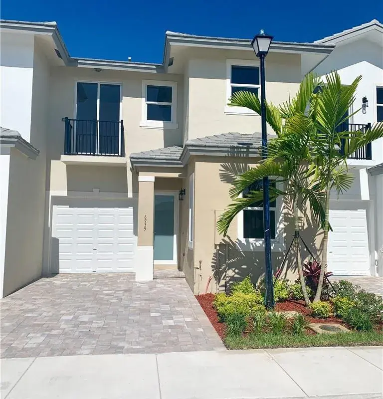 6935 PINES Circle # 16, Coconut Creek FL 33073
