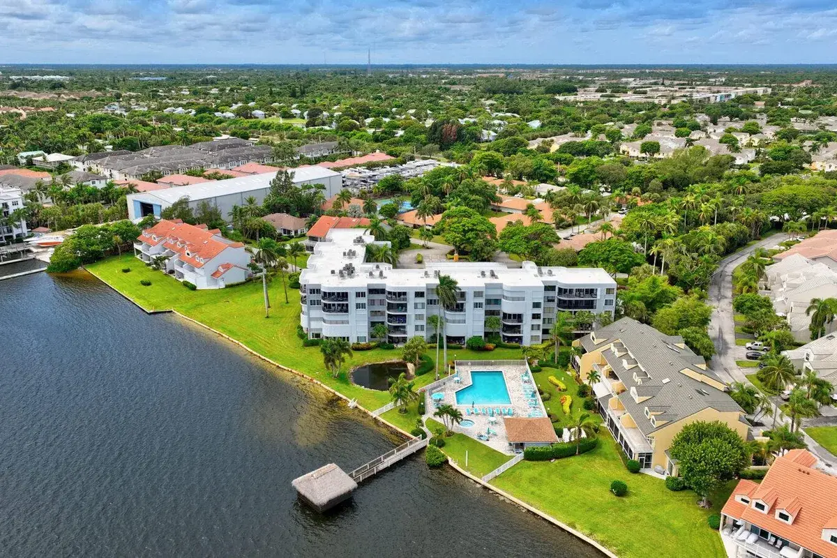 8200 LAKESHORE Drive # 2010, Hypoluxo FL 33462