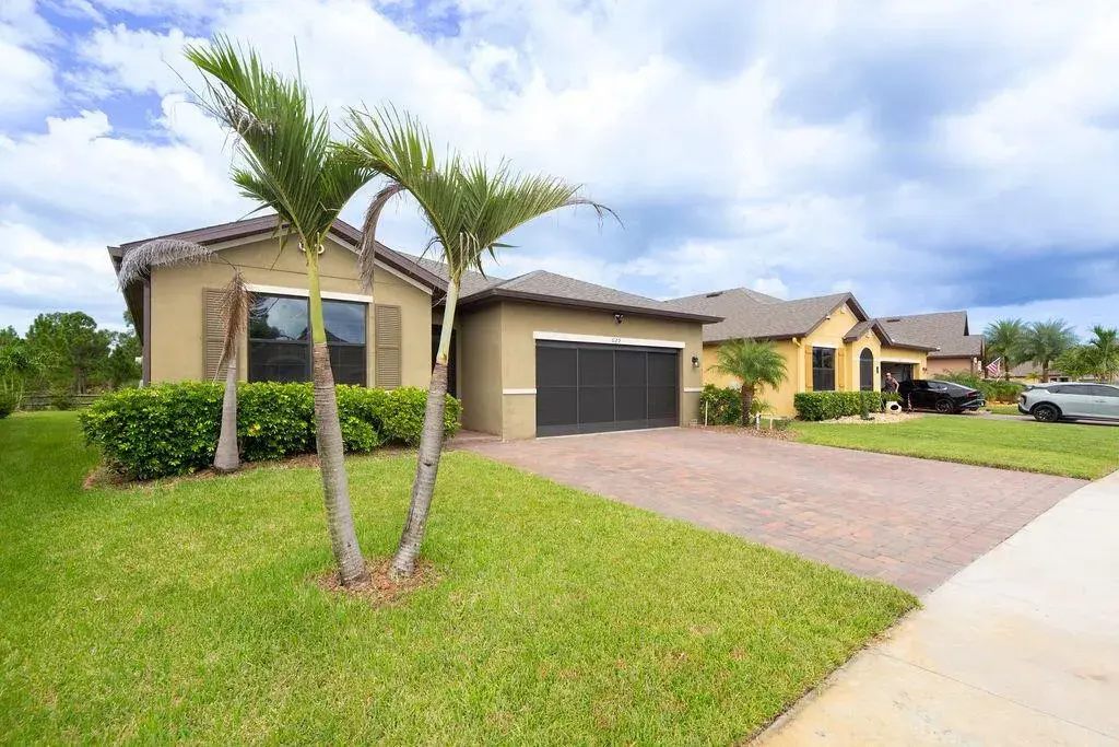 629 Old Country Rd SE, Palm Bay FL 32909
