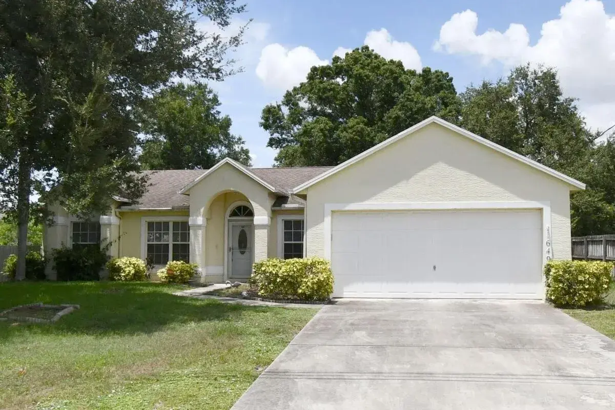 1649 SW ALVATON Avenue, Port St. Lucie FL 34953