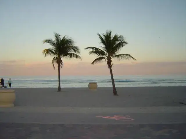 511 S Surf Road, Hollywood FL 33019