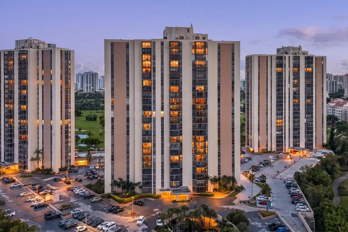 20301 W COUNTRY CLUB Drive # 523, Aventura FL 33180