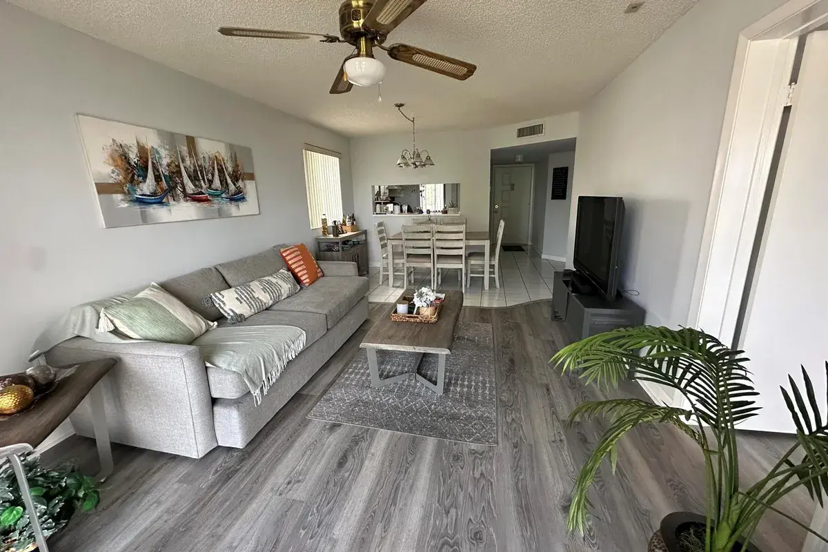 3138 VIA POINCIANA # 317, Lake Worth FL 33467