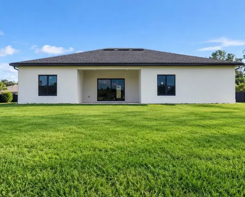 2405 CONWAY Avenue N, Lehigh Acres FL 33971