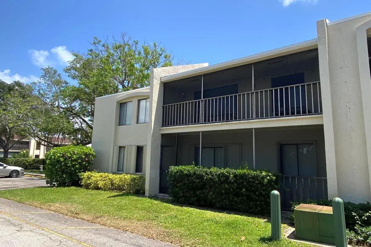 150 Pineview Road # H8, Jupiter FL 33469