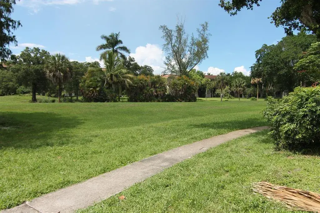 4168 INVERRARY Drive # 102, Lauderhill FL 33319