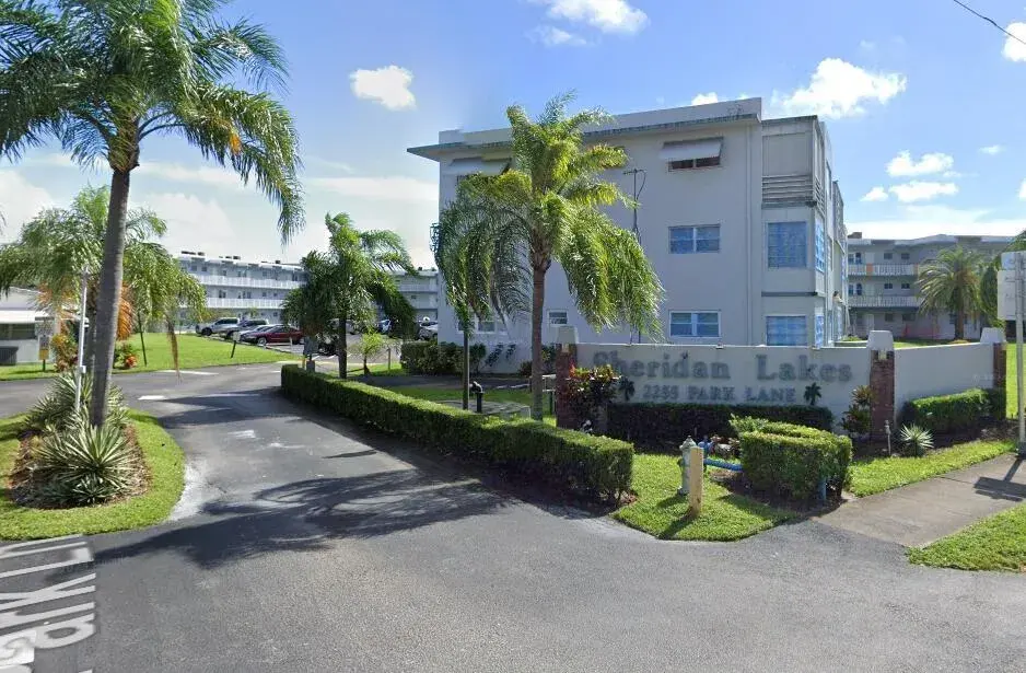 2200 PARK Lane # 107, Hollywood FL 33021