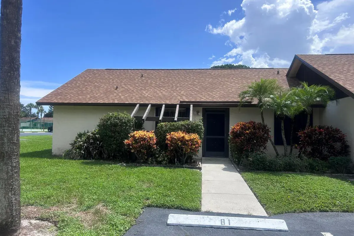 81 VIA DE CASAS NORTE, Boynton Beach FL 33426