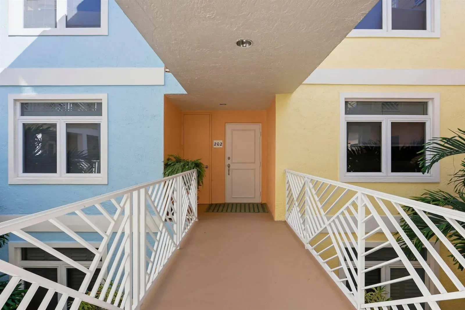 309 E OCEAN Avenue # 202, Lantana FL 33462