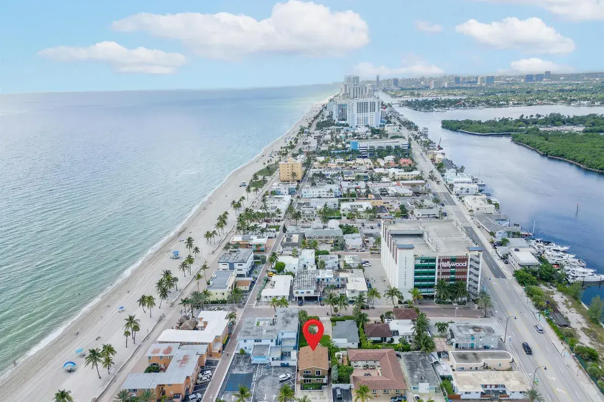 324 Roosevelt Street, Hollywood FL 33019