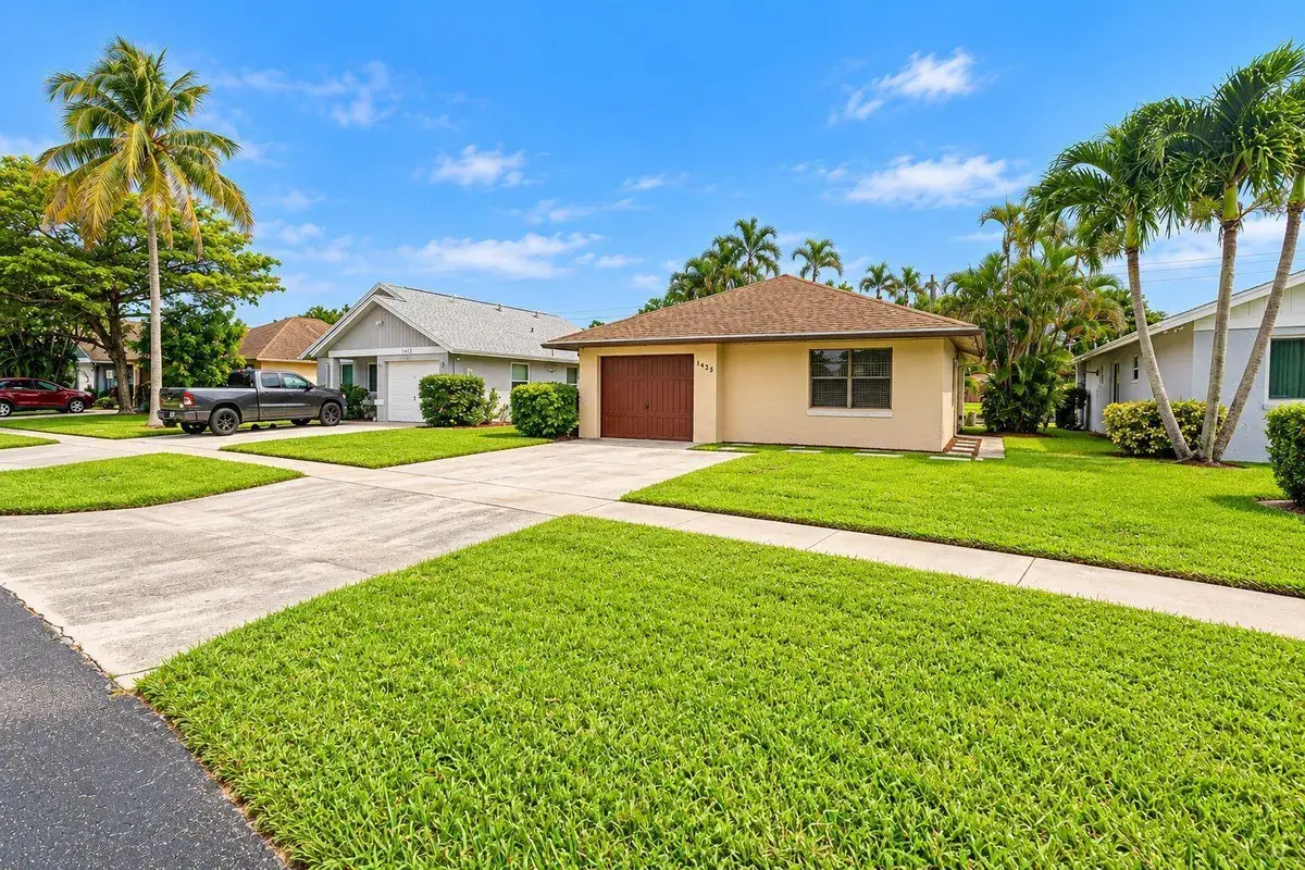 1435 S Summit Run Circle, West Palm Beach FL 33415