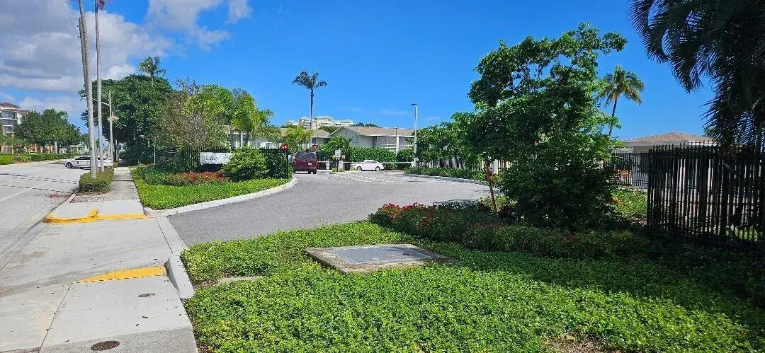 800 W HORIZONS W # 104, Boynton Beach FL 33435