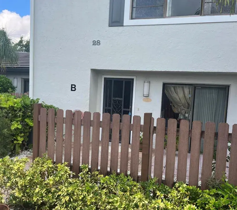 28 SOUTHPORT Lane # B, Boynton Beach FL 33436